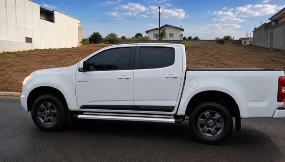CHEVROLET S10 2.4 ADVANTAGE 4X2 CD 8V FLEX 4P MANUAL CHEVROLET S10 2.4 ADVANTAGE 4X2 CD 8V FLEX 4P MANUAL